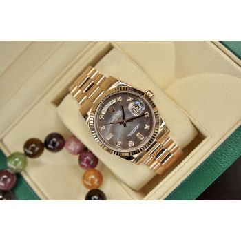 ĐỒNG HỒ ROLEX DAYDATE 118235 MẶT KHẢM ỐC TÍM VÀNG HỒNG NGUYÊN KHỐI 18K